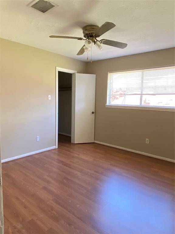 Middle bedroom