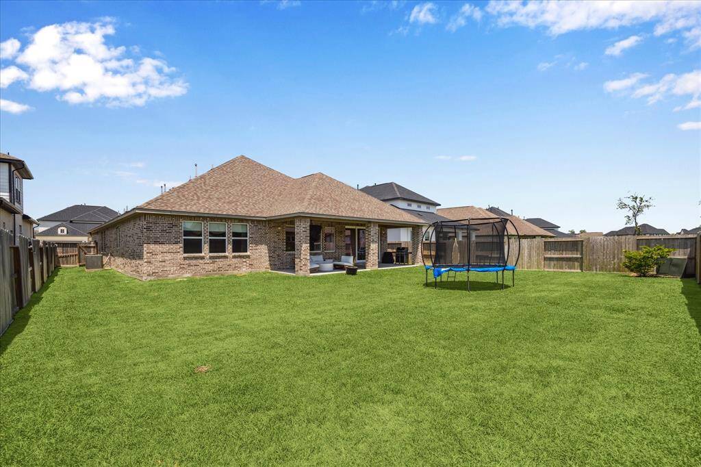 The premium 10,316 square foot lot allows for every kind of rest and relaxation.  Sprinkler system cares for the entire yard, front and back.