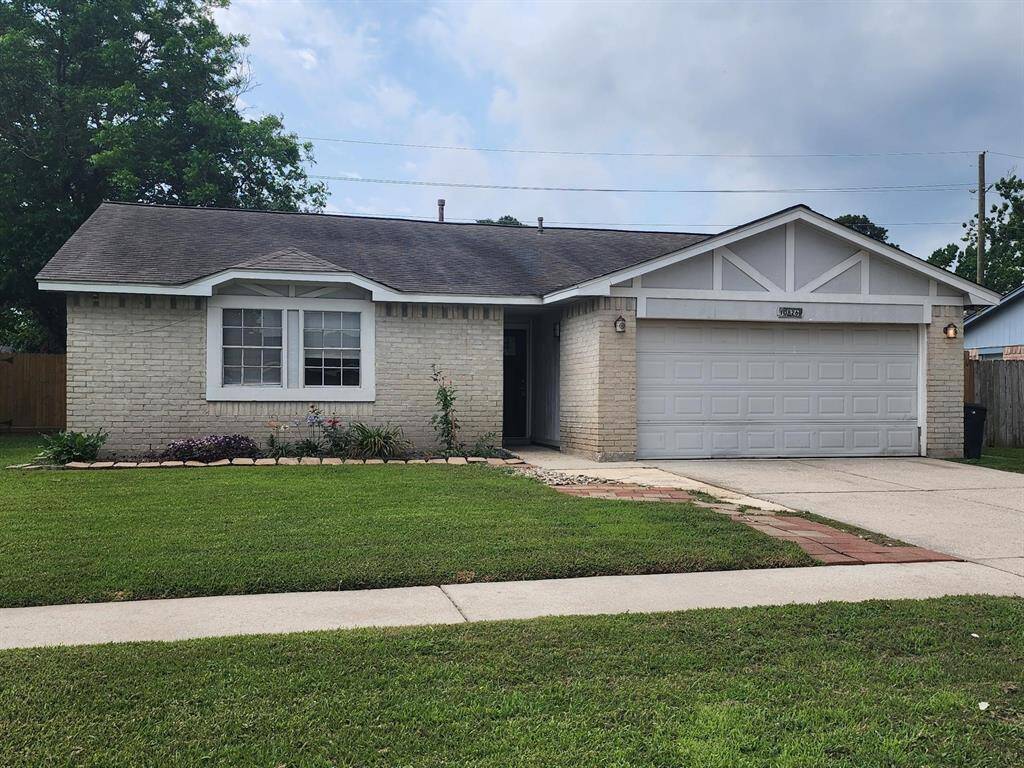 Awesome Location and Floor Plan with Extra Square Footage. Needs some love but perfect for an Investor or Handyman.