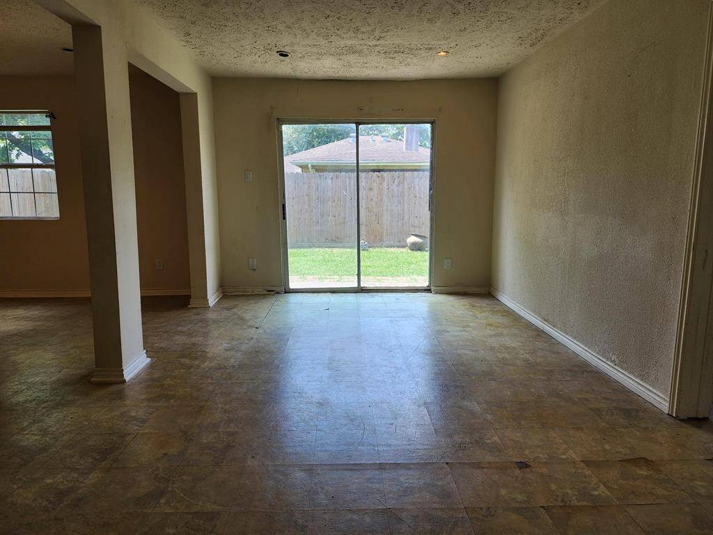 Flex Room 1 with Recessed Lighting. Lots of options: Sun Room, Game Room, enclose for an Office...