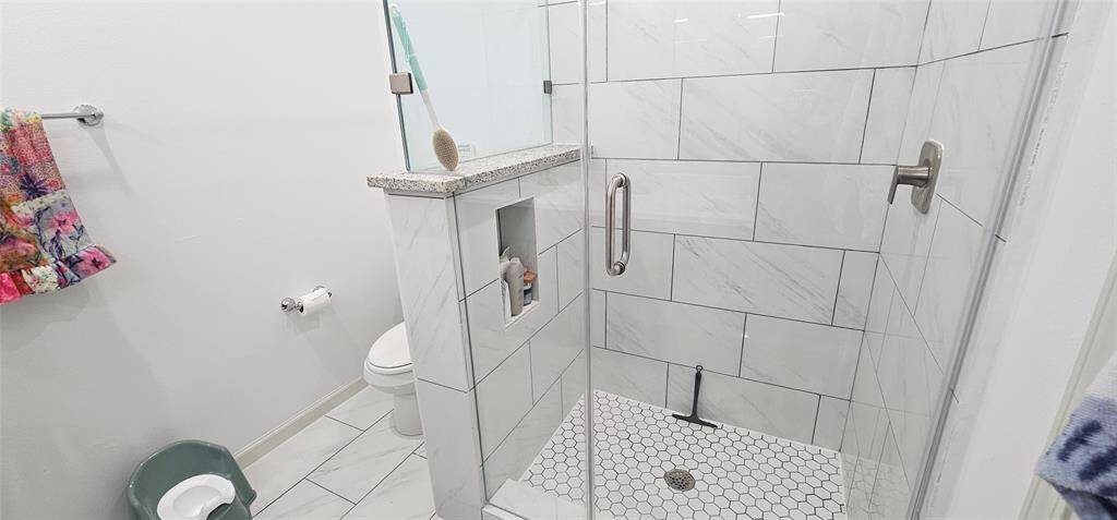 Owners Bath offers an oversized walk-in shower