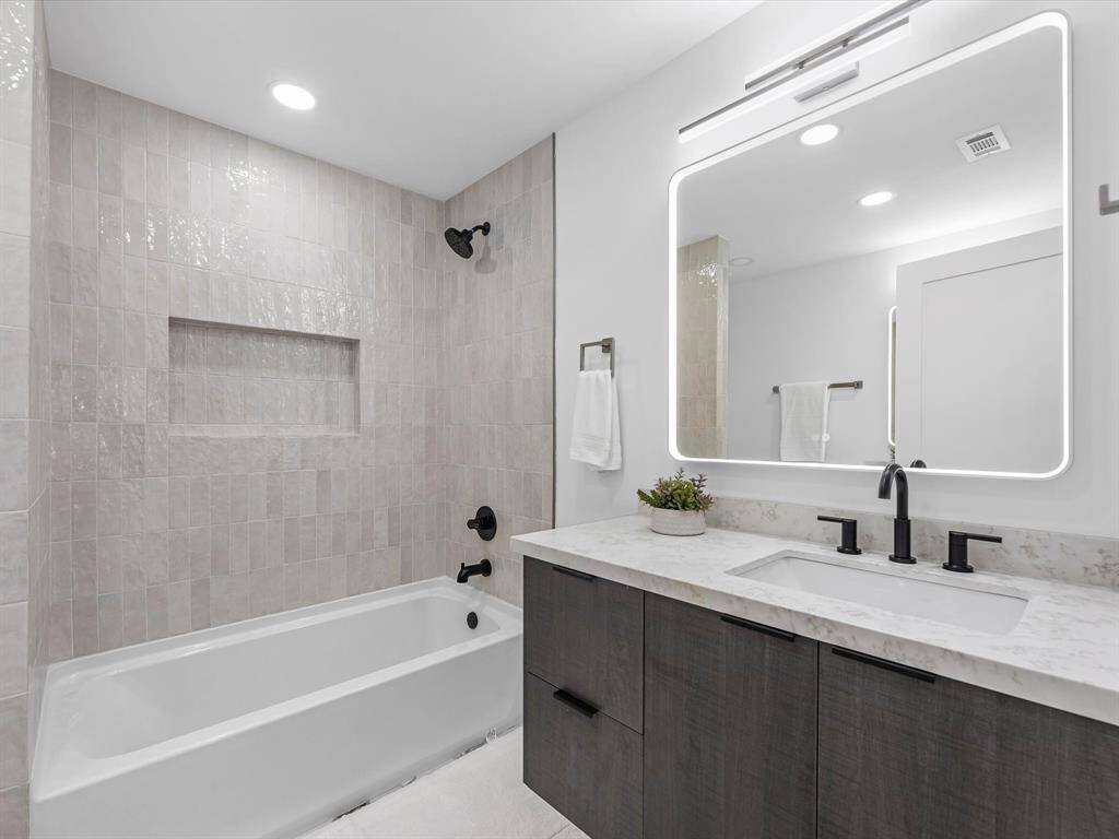 Secondary bathroom with double sinks