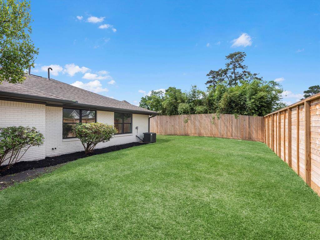 View of 2nd side yard.