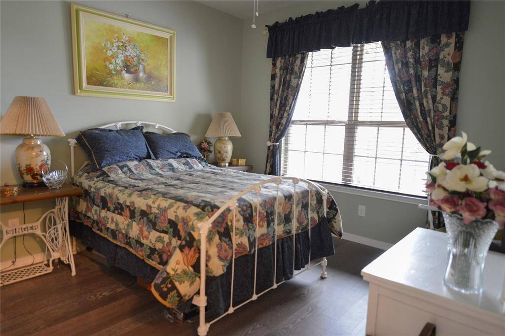 Guest bedroom