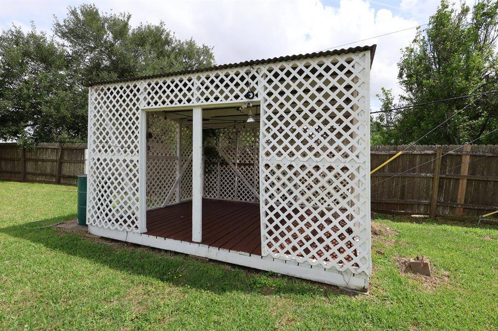 Beautiful outdoor gazebo with open sides and a sturdy roof, providing a perfect spot for gatherings, relaxation, or enjoying the surrounding views