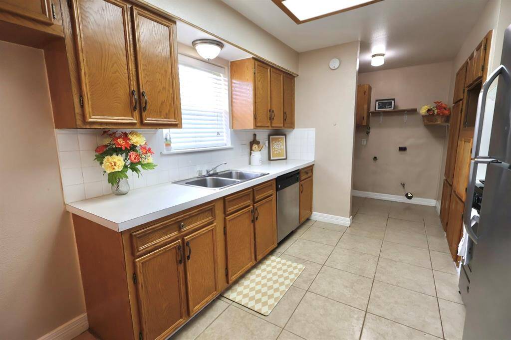 Airy kitchen with an open layout