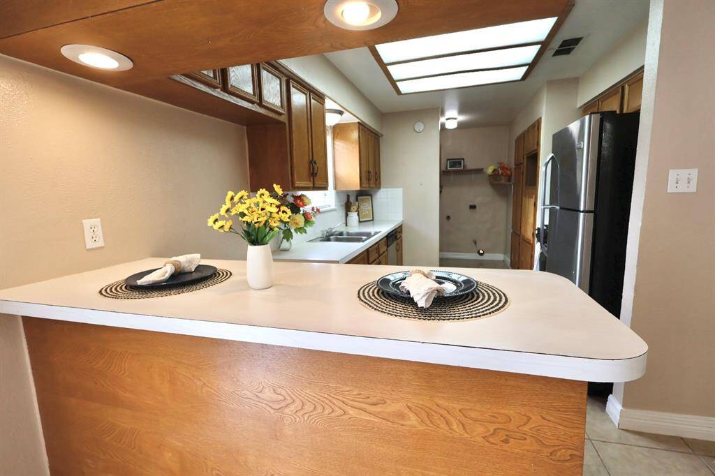 Blending craftsmanship and style to create a perfect centerpiece for the open kitchen