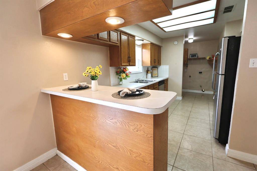 Beautiful custom-built all-wood breakfast bar
