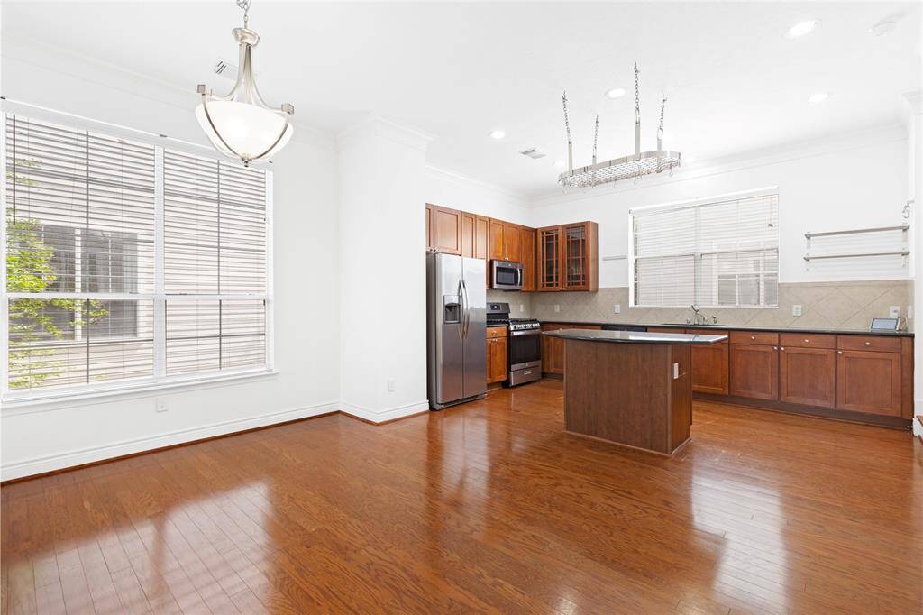 Kitchen/Dining Area