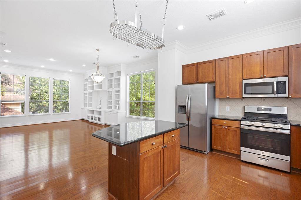Kitchen/Dining Area