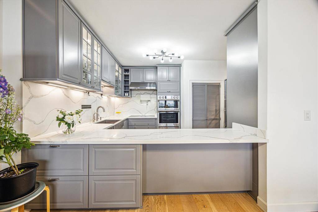 Whether you're enjoying a quiet evening or entertaining guests, this luxury kitchen offers the ultimate in sophistication and comfort.