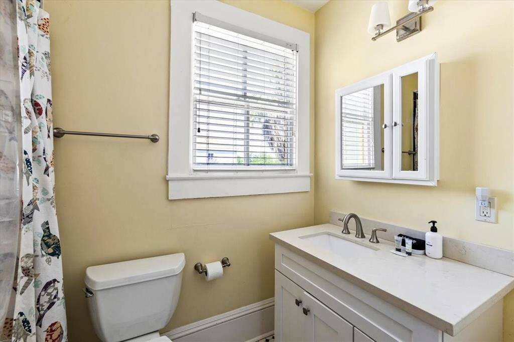 Upstairs hall bathroom