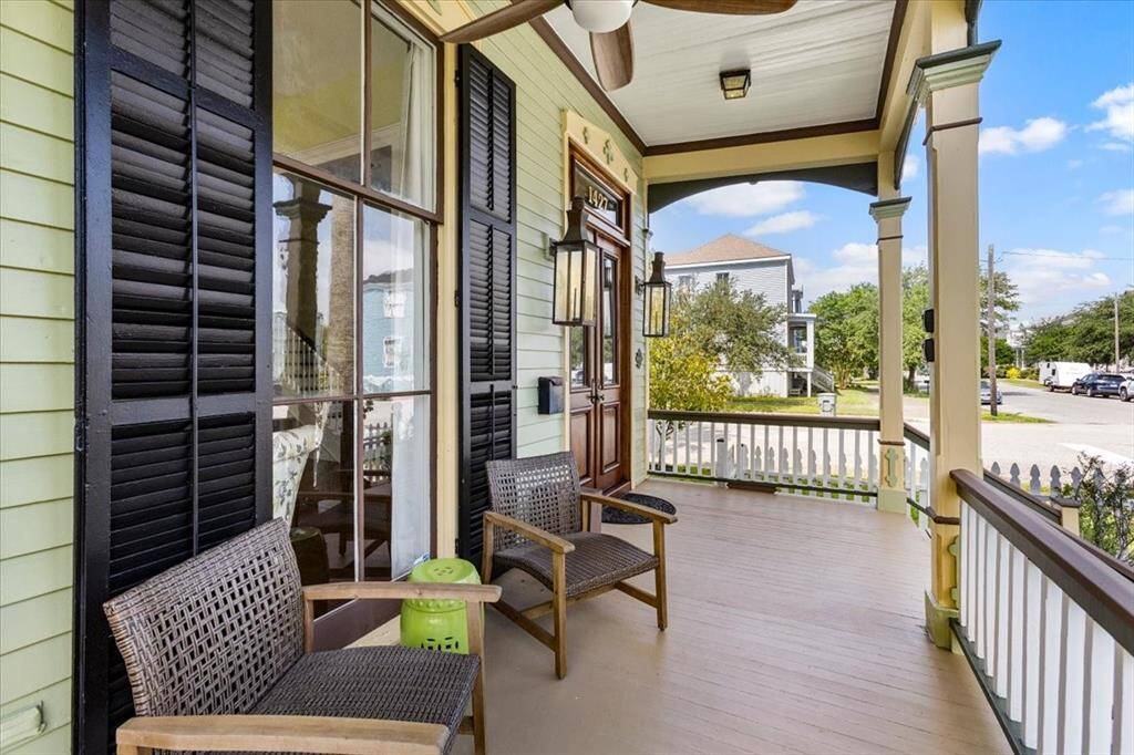 Gorgeous front porch