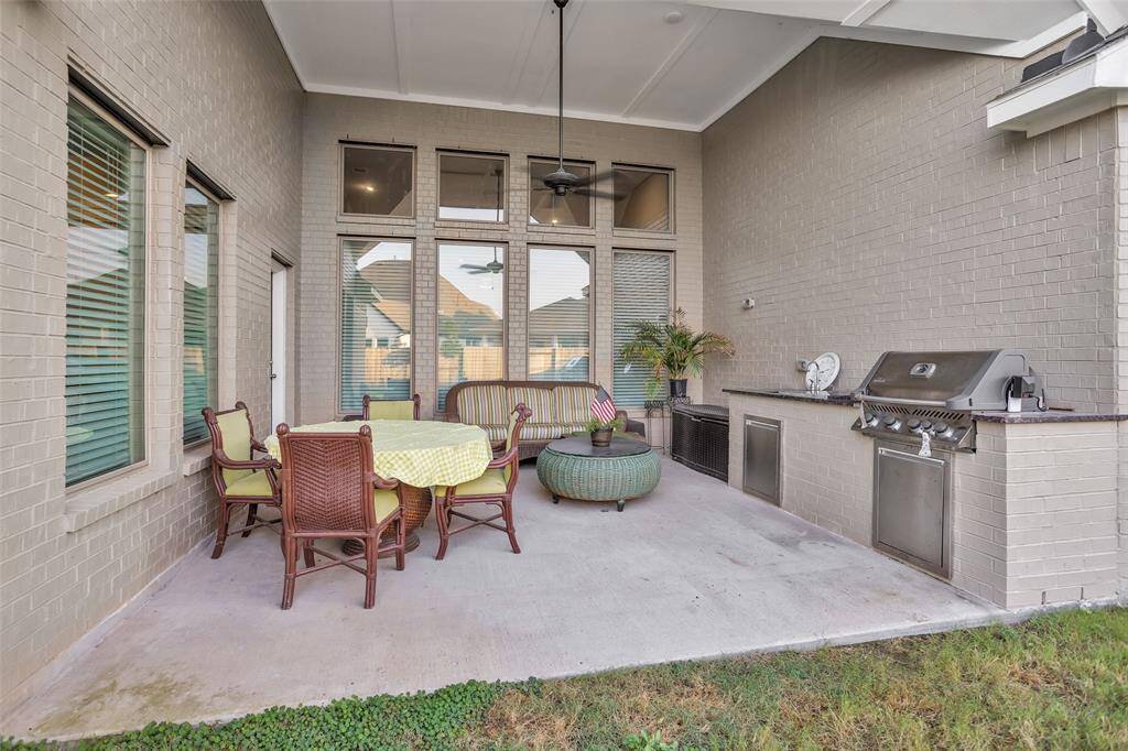 PATIO/OUTSIDE KITCHEN