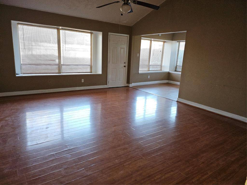 Spacious living room