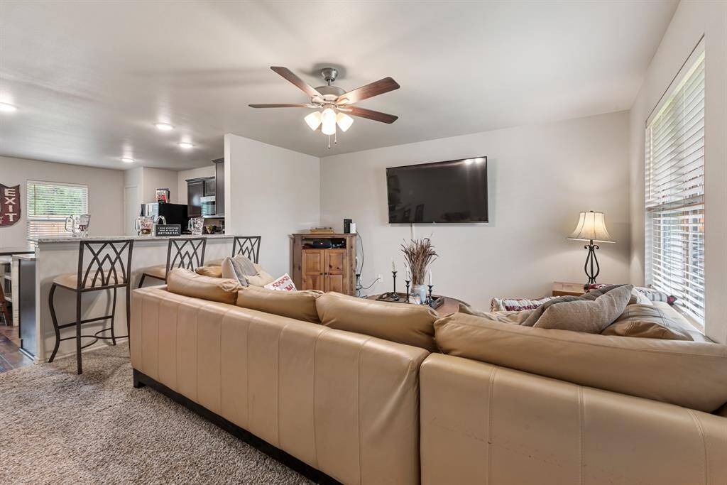 All appliances and granite countertops