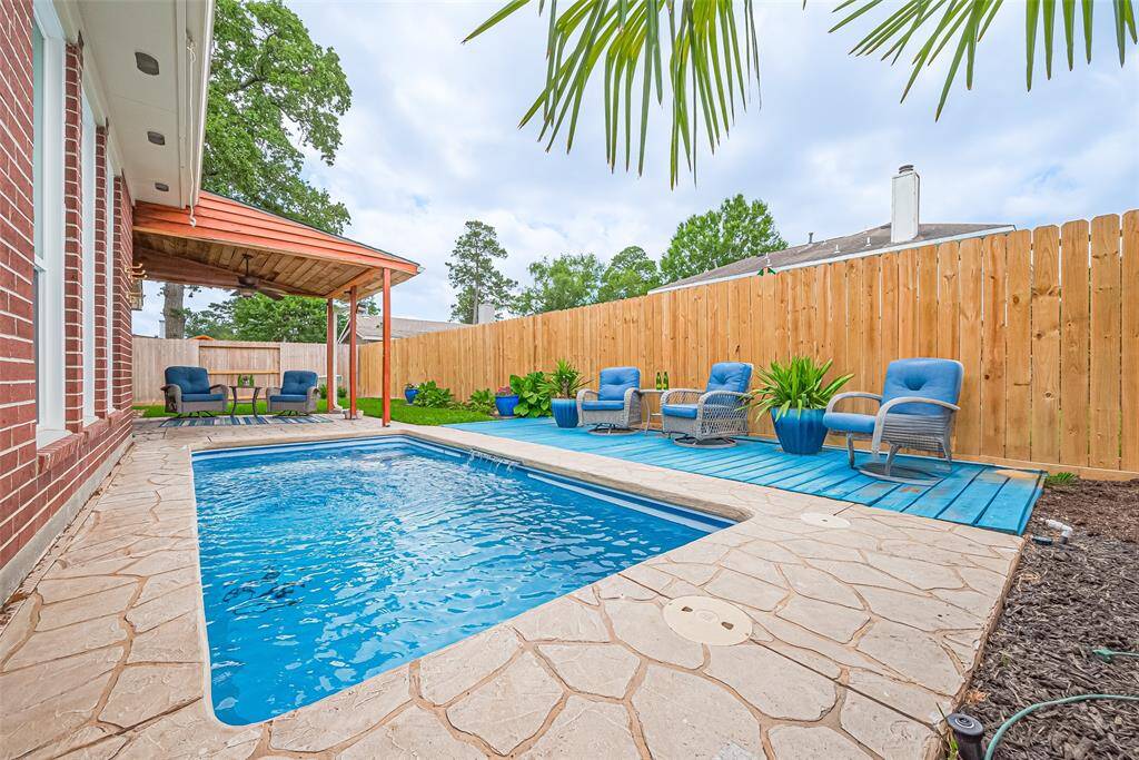 Experience ultimate weekend relaxation in your private oasis!