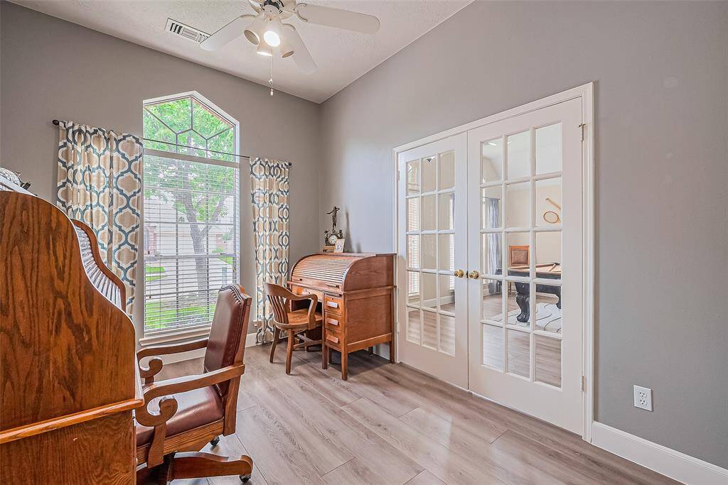 Elegant living space with high ceilings, a large arched window for natural light, and stylish finishes, perfect for relaxation or entertaining.