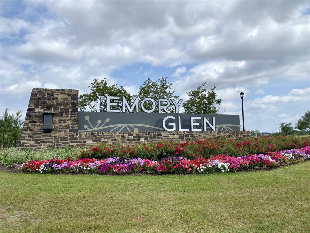 Emory Glen is settled in Magnolia where small-town charm meets unparalleled access to modern conveniences,