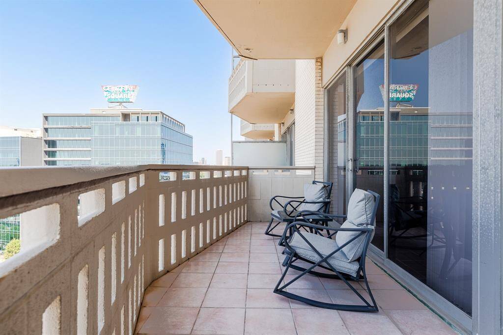 2 balconies each with 2 rocking chairs and table