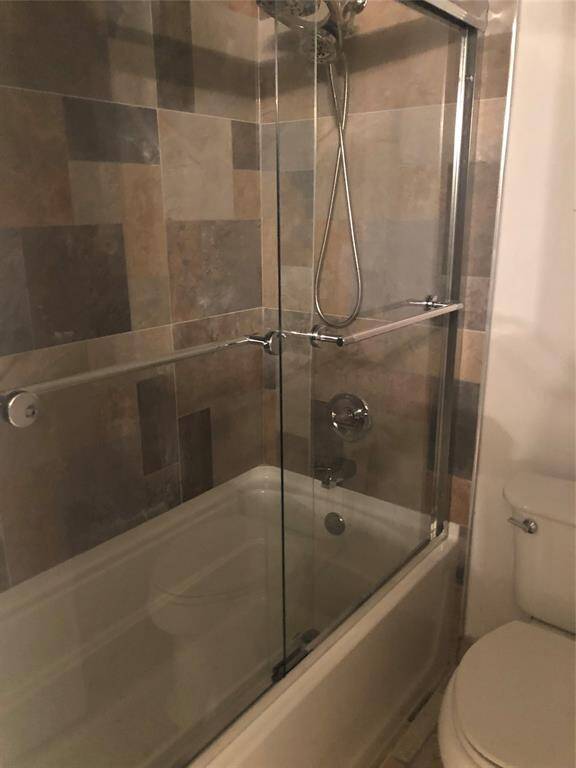 Queen has upgraded soaking tub in remodeled bath