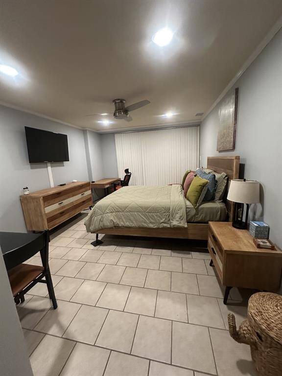 Queen has dresser, 2 night stands, dinette, smart tv, desk w/chair, recliner, walk in closed, microwave/refridgerator, private bath  balcony