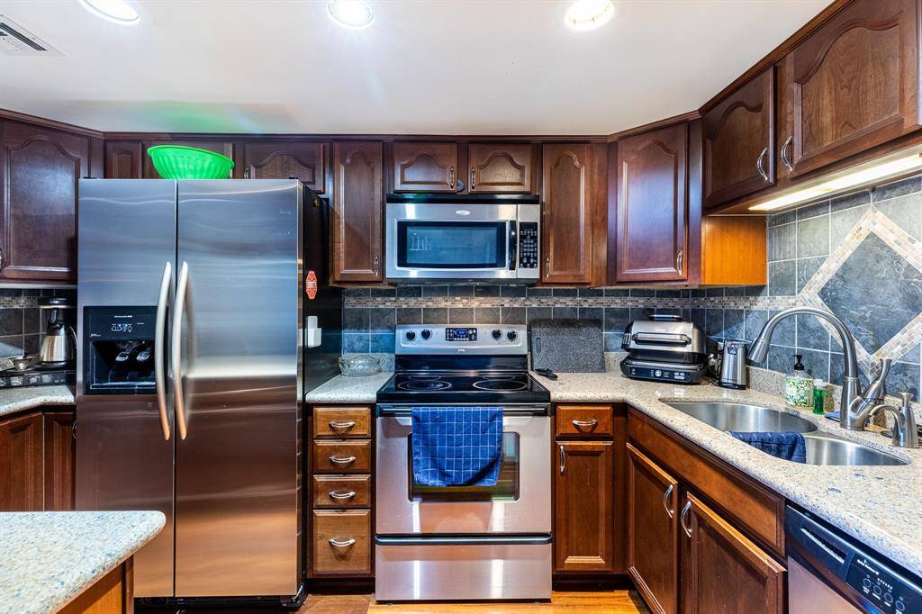 Nice kitchen with all stainless steel appliances