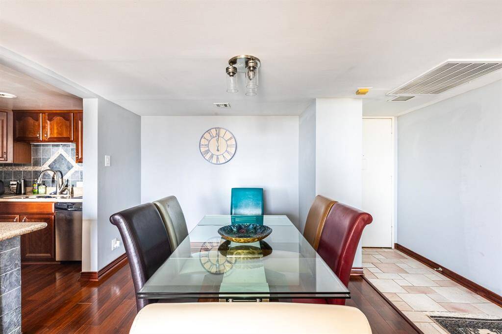 6 person dining room
