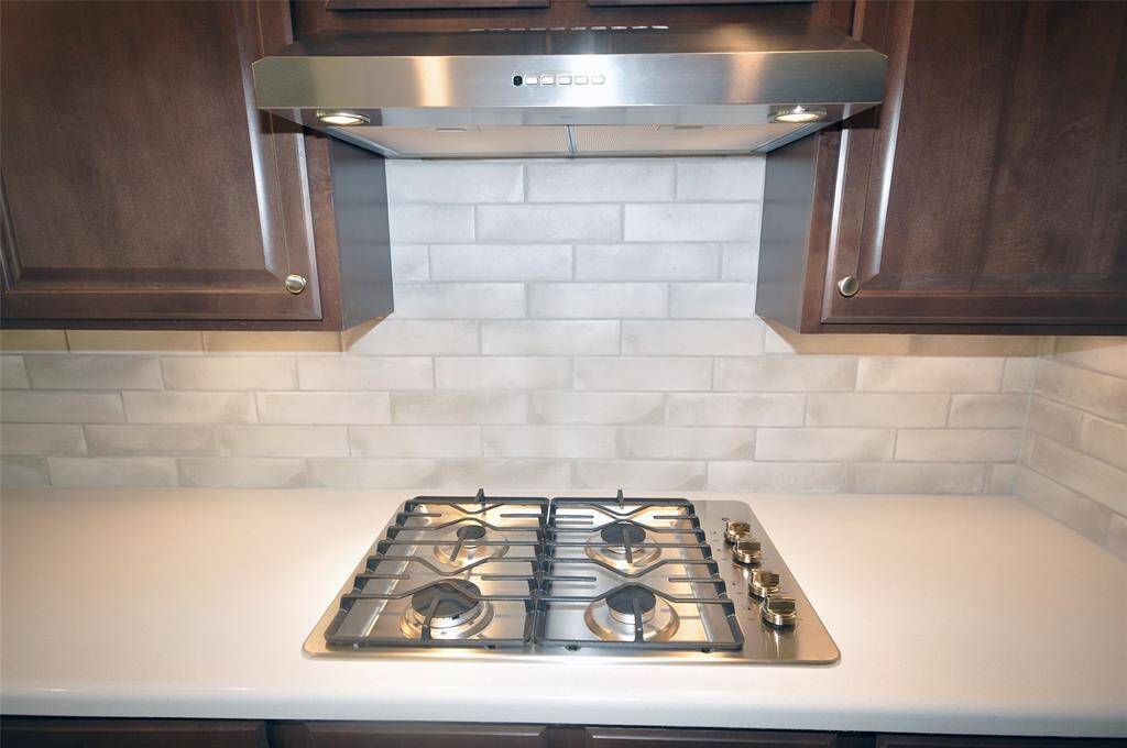 Efficient  natural gas cooktop.