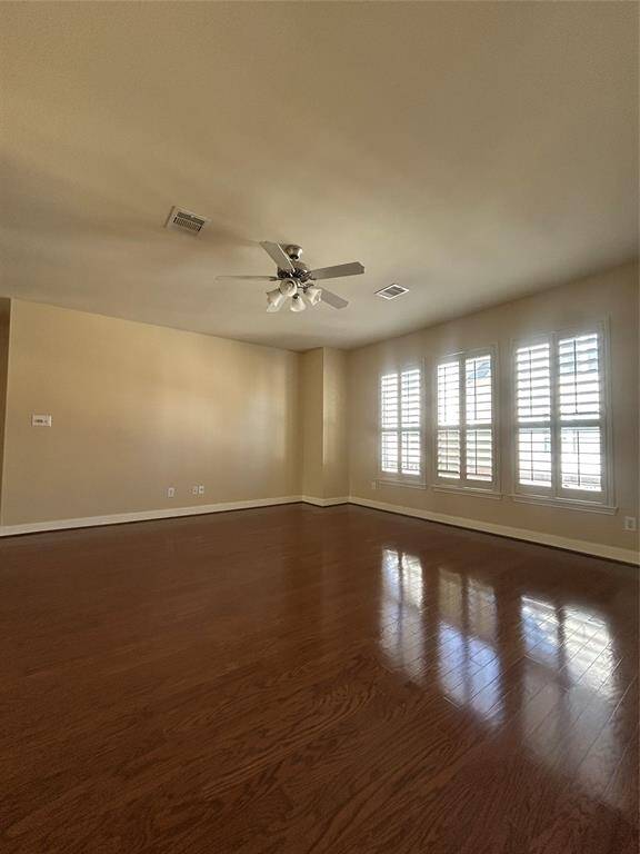 The spacious living area is filled with natural light, thanks to large windows that create a bright and welcoming atmosphere.