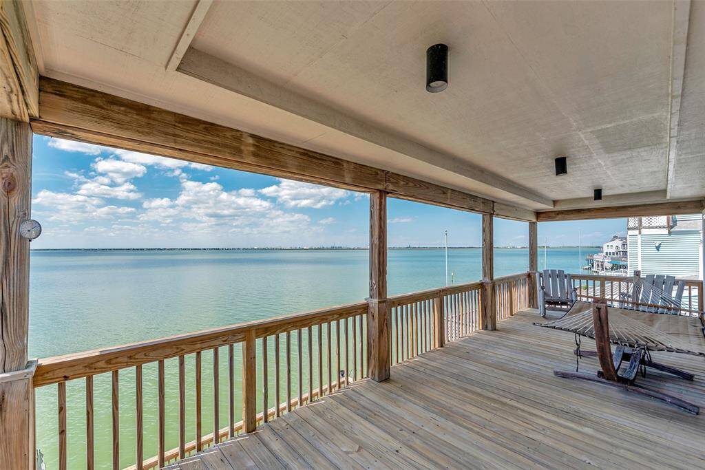 Tucked near the end of the island, this upper balcony feels like your own quiet corner of the bay. With no backyard neighbors and wide water views, it’s easy to forget the world and just relax.