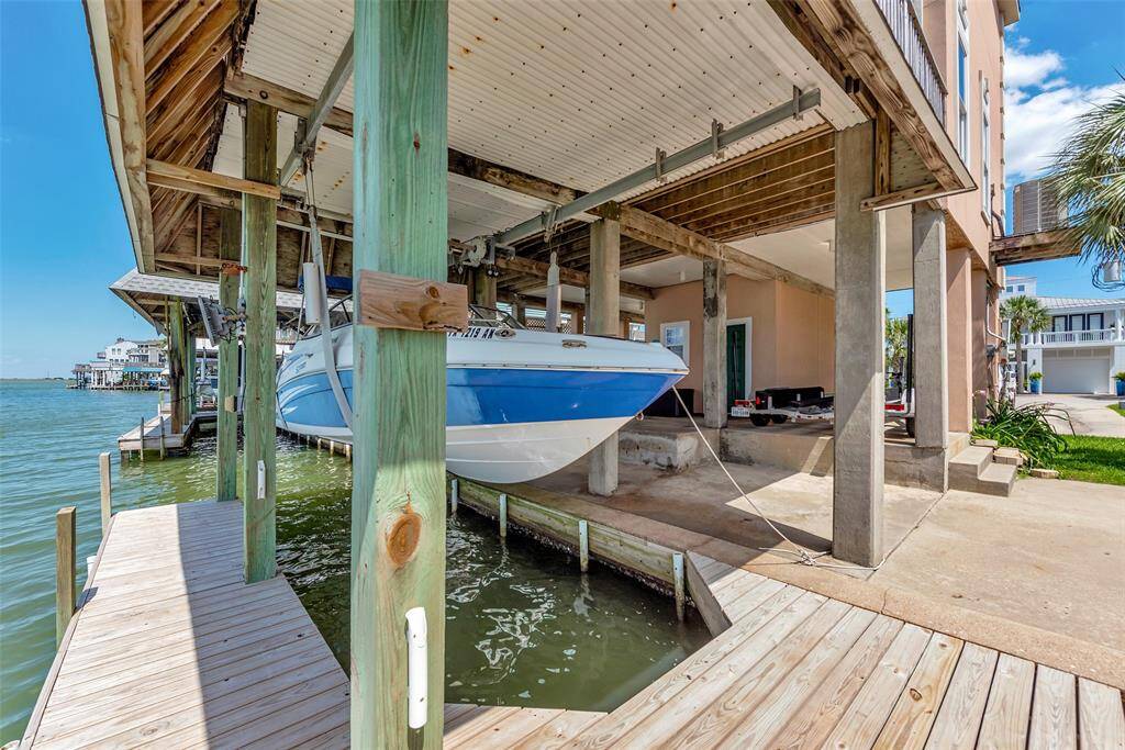 The covered boat lift easily supports a 19-foot jet boat weighing in at around 2,400 pounds. Whether you're heading out for water sports or a calm evening cruise, this setup makes it simple to launch and dock right from your own back deck.