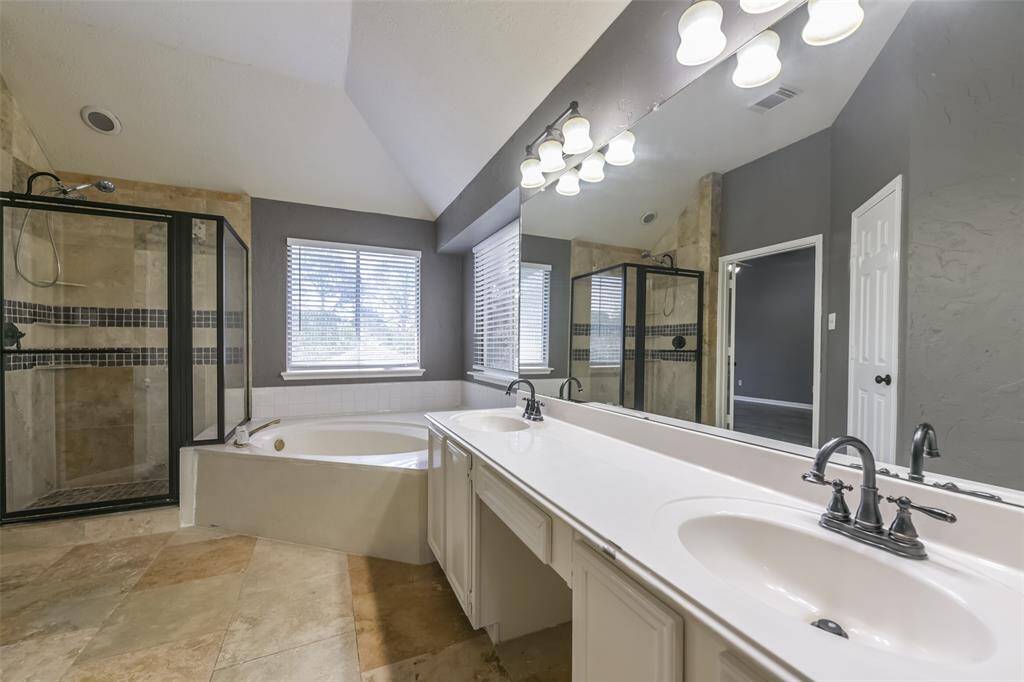 Seperate jetted tub and shower