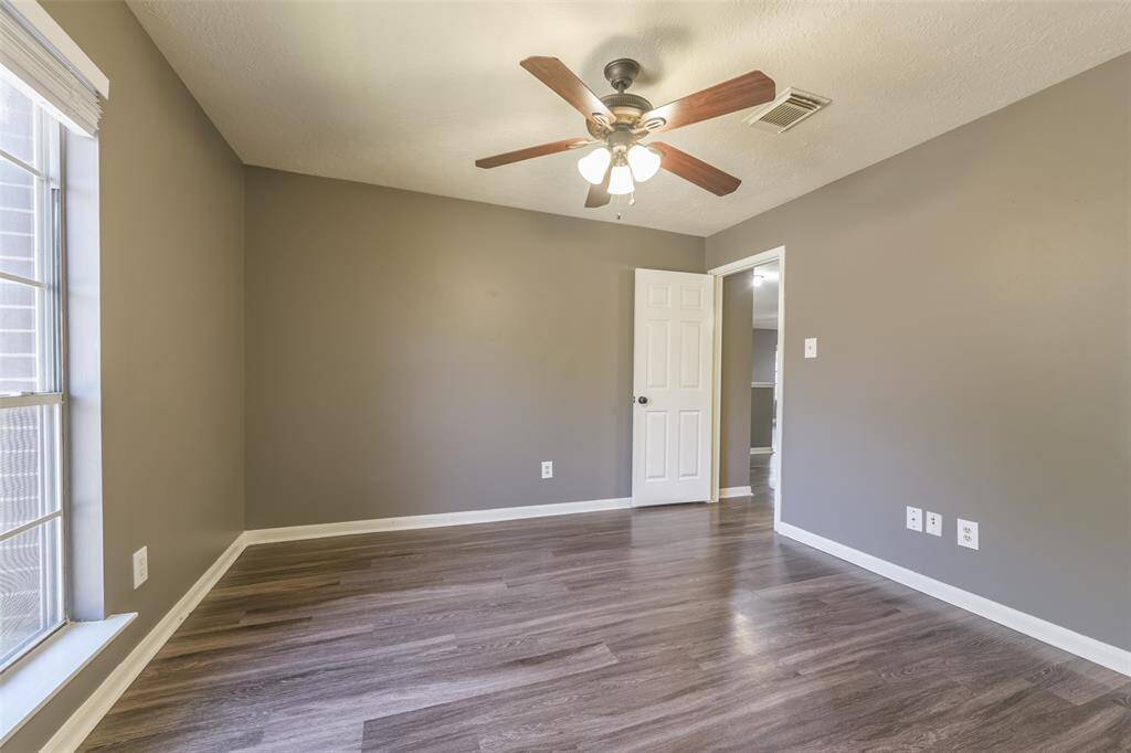 Secondary bedroom