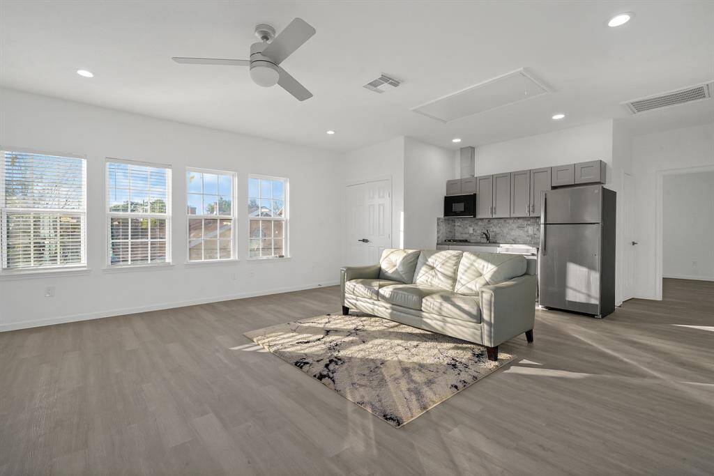 Guest residence with separated kitchen