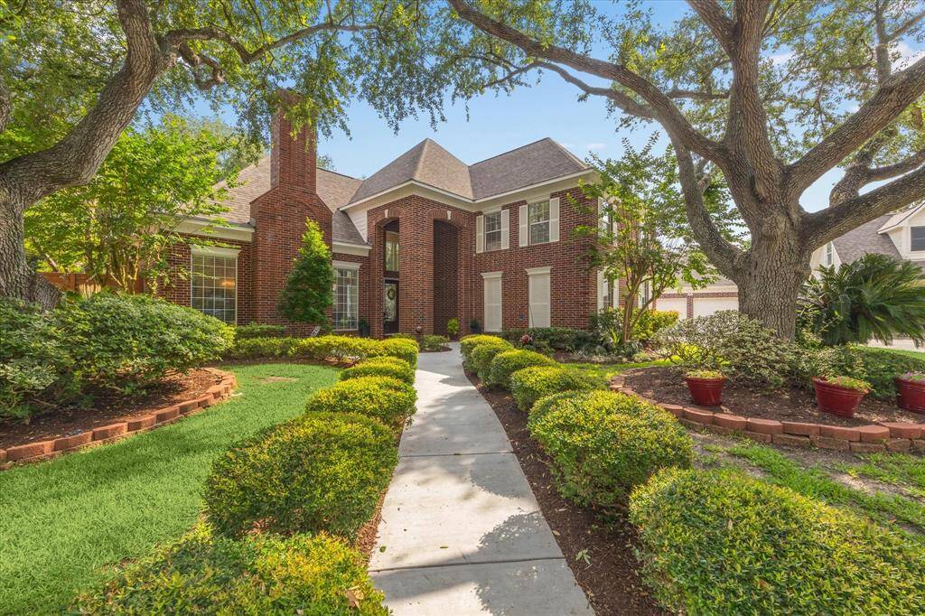 311 Pineview Circle is located in the waterfront community of Taylorcrest in the city of El Lago on a quiet cul-de-sac street.