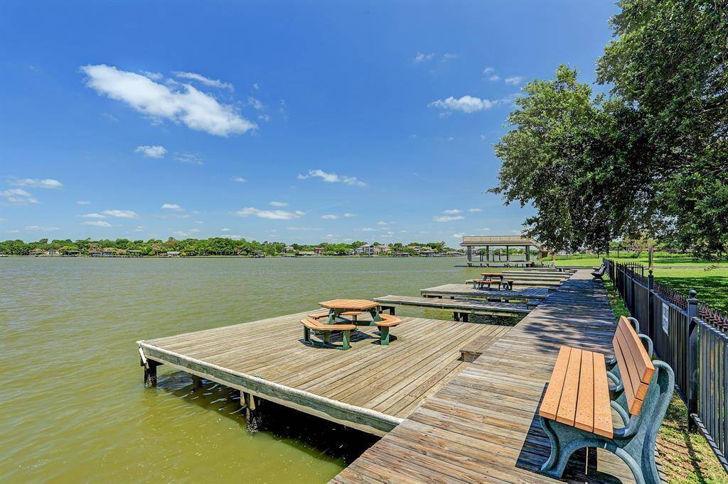One of the amenities of Taylorcrest is the waterfront community park that has day-use boat slips and boardwalk.