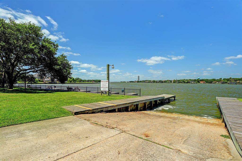 Launch your boat or personal watercraft into Taylor Lake from the private community boat launch.