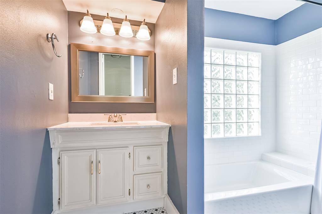 en suite bathroom- upstairs