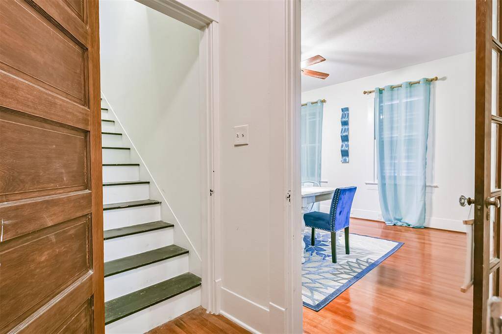 stairs leading to primary bedroom