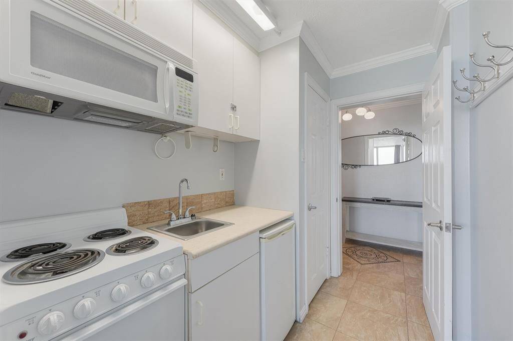 Other efficiency in one of the bedrooms allows for separation if you have a guest in town.