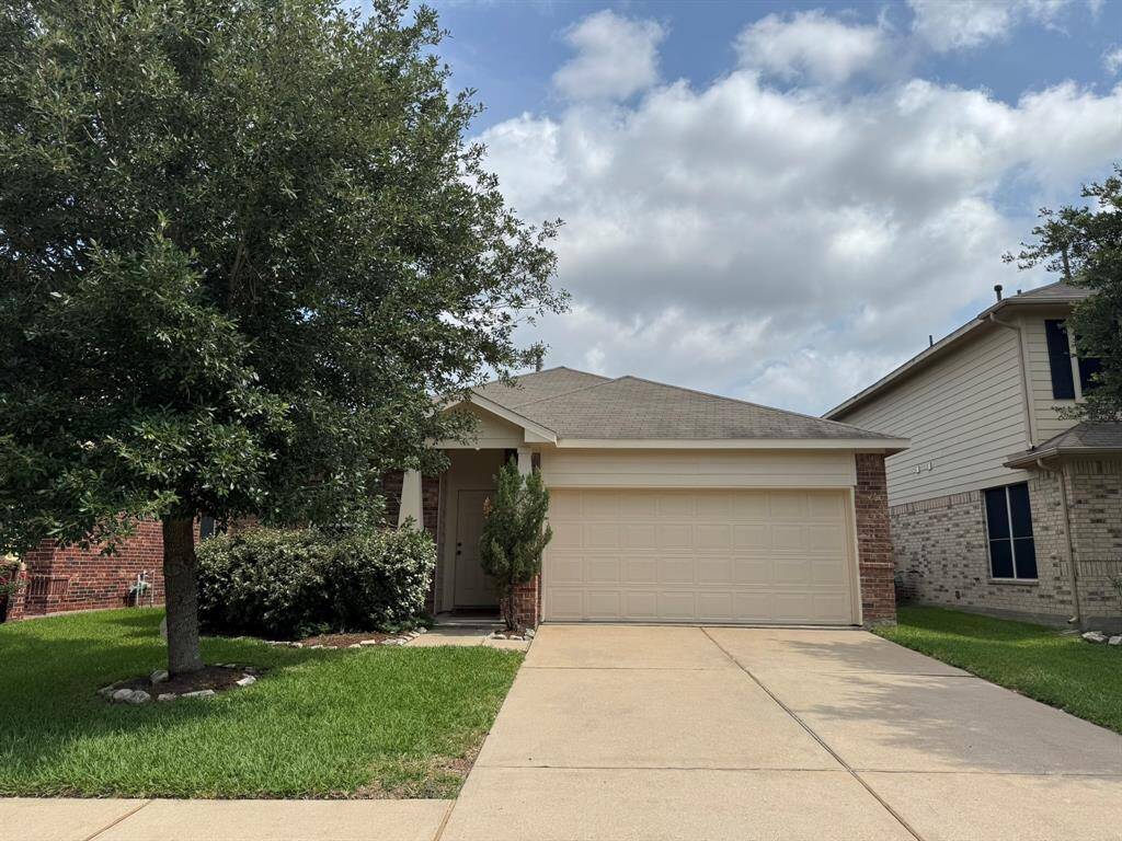 This home is in a great location, very nicely maintained and has great curb appeal.
