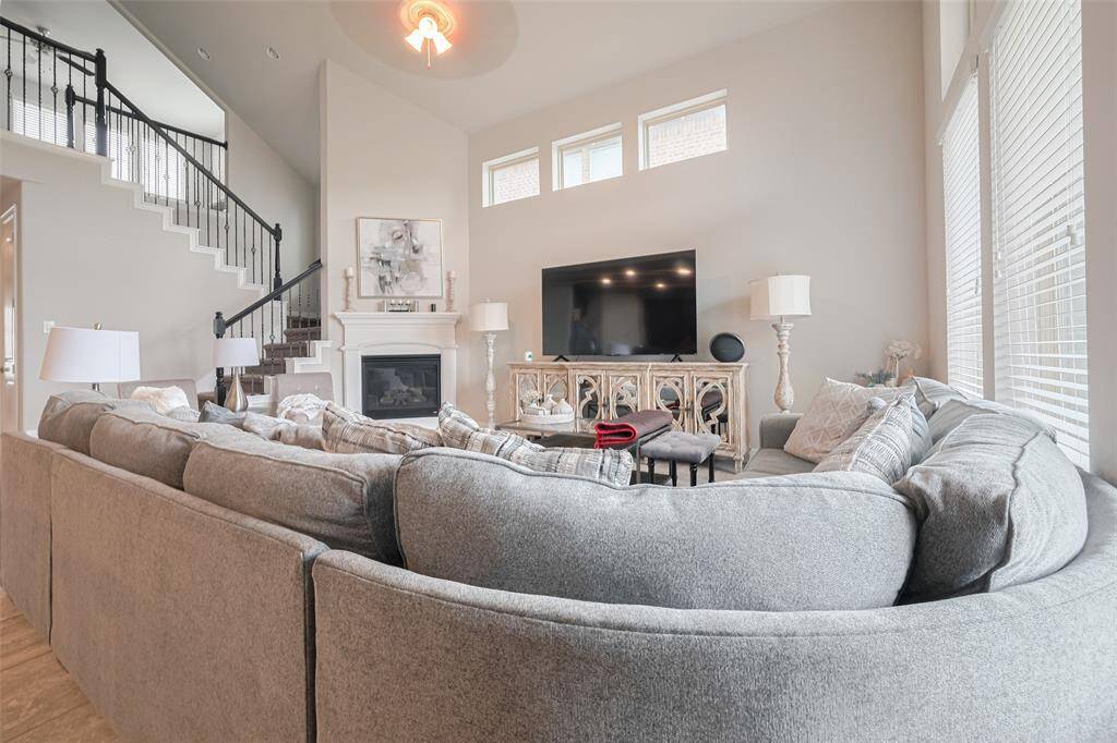 Open Kitchen concept with a breakfast area