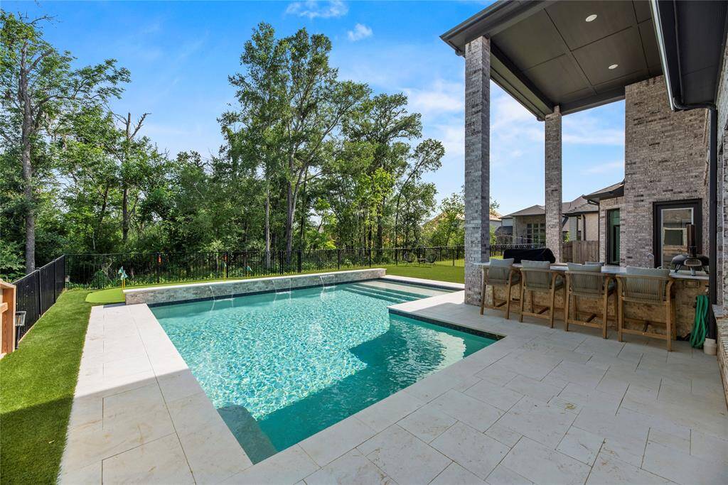 Plenty of seating for outdoor entertaining.