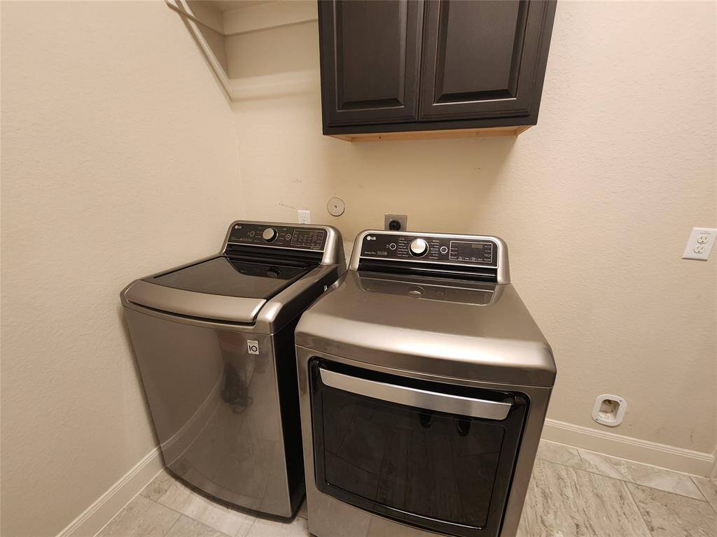 New LG washer and dryer with steam function stays with the home