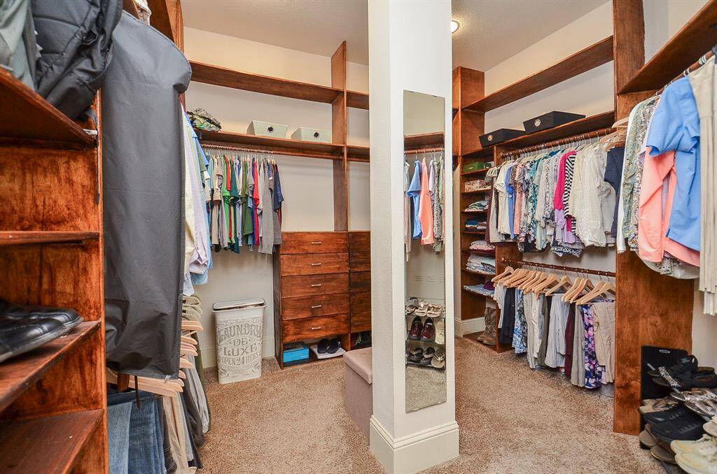 They just don't make 'em like this, anymore! This marvelous primary ensuite carpeted walk in closet will store and organize every item you own in one lush space!