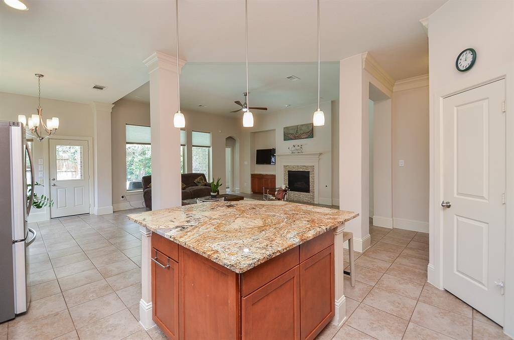 What a great open view from kitchen to living space.
