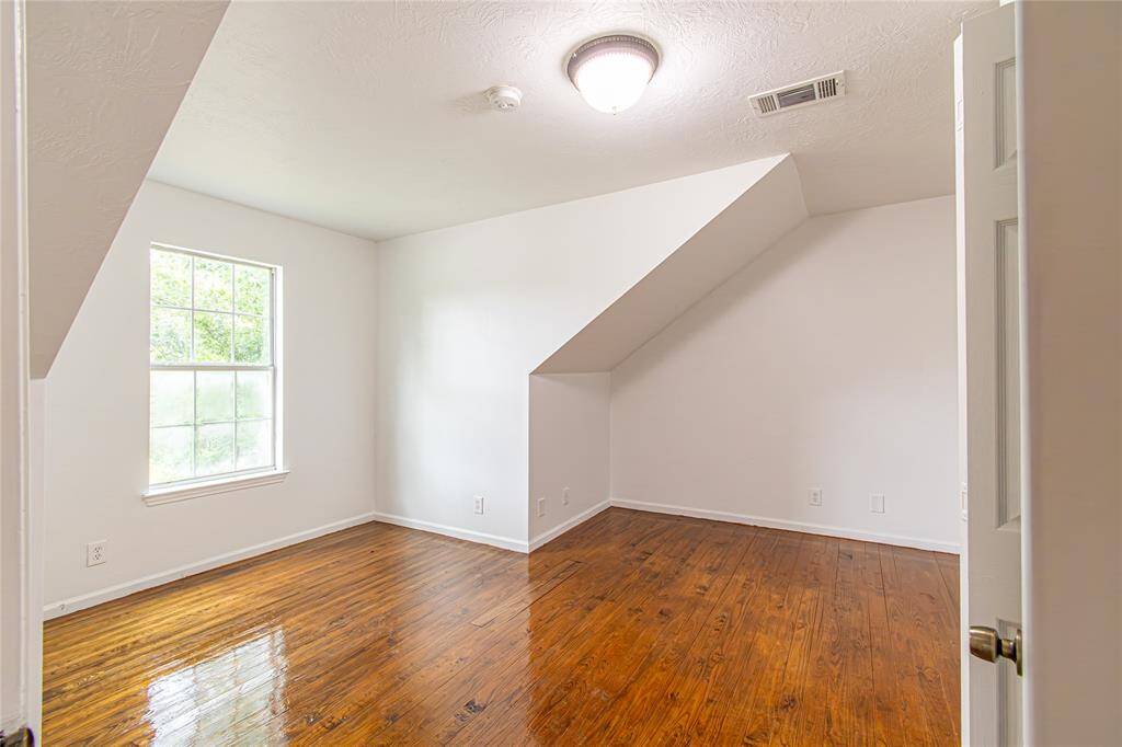 upstairs bedroom 3