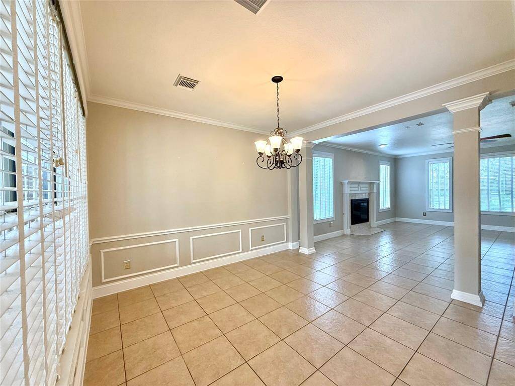 Formal Dining