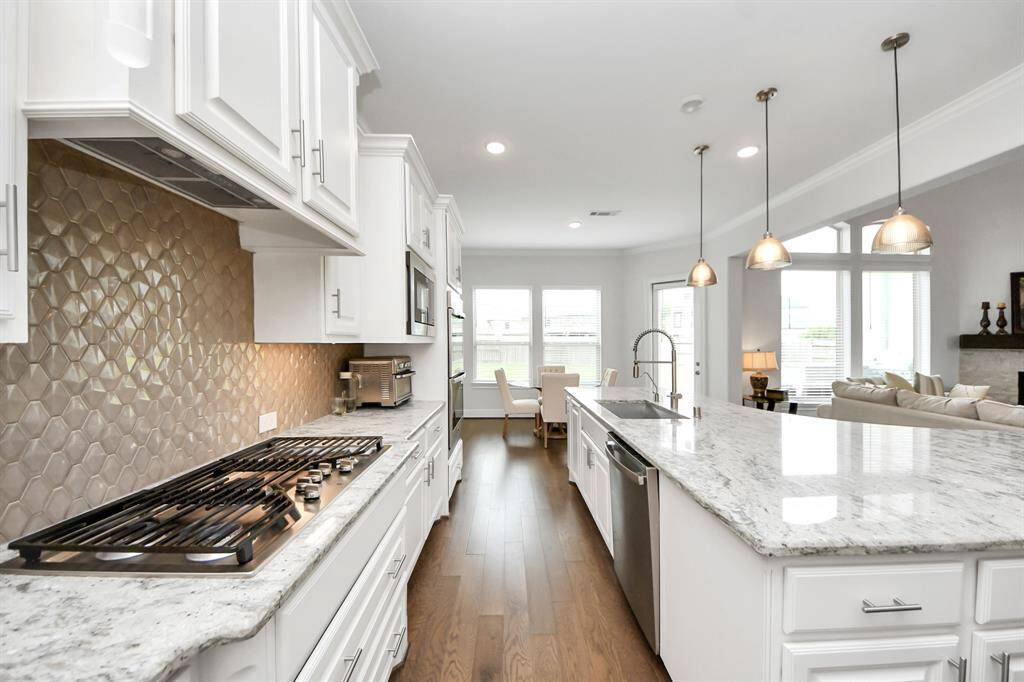 Gourmet kitchen with SS appliavnces